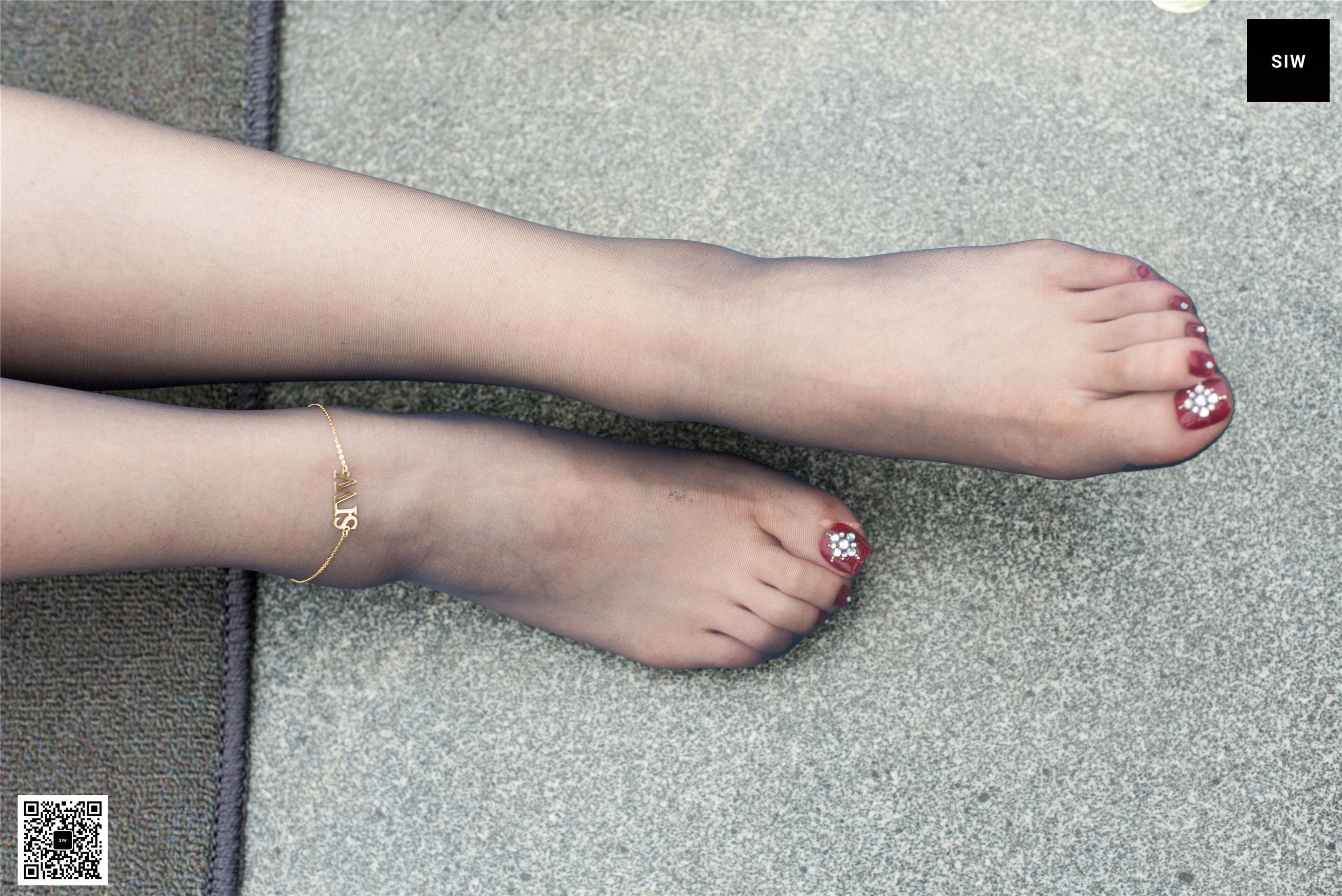 SIW斯文传媒 049 黑色薄纱长袖挂脖丝带连衣裙 - 甄真